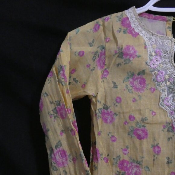 ETHNIC KIDS | 8-9 years | Traditional Floral and Lace Dress - Picture 3 of 16